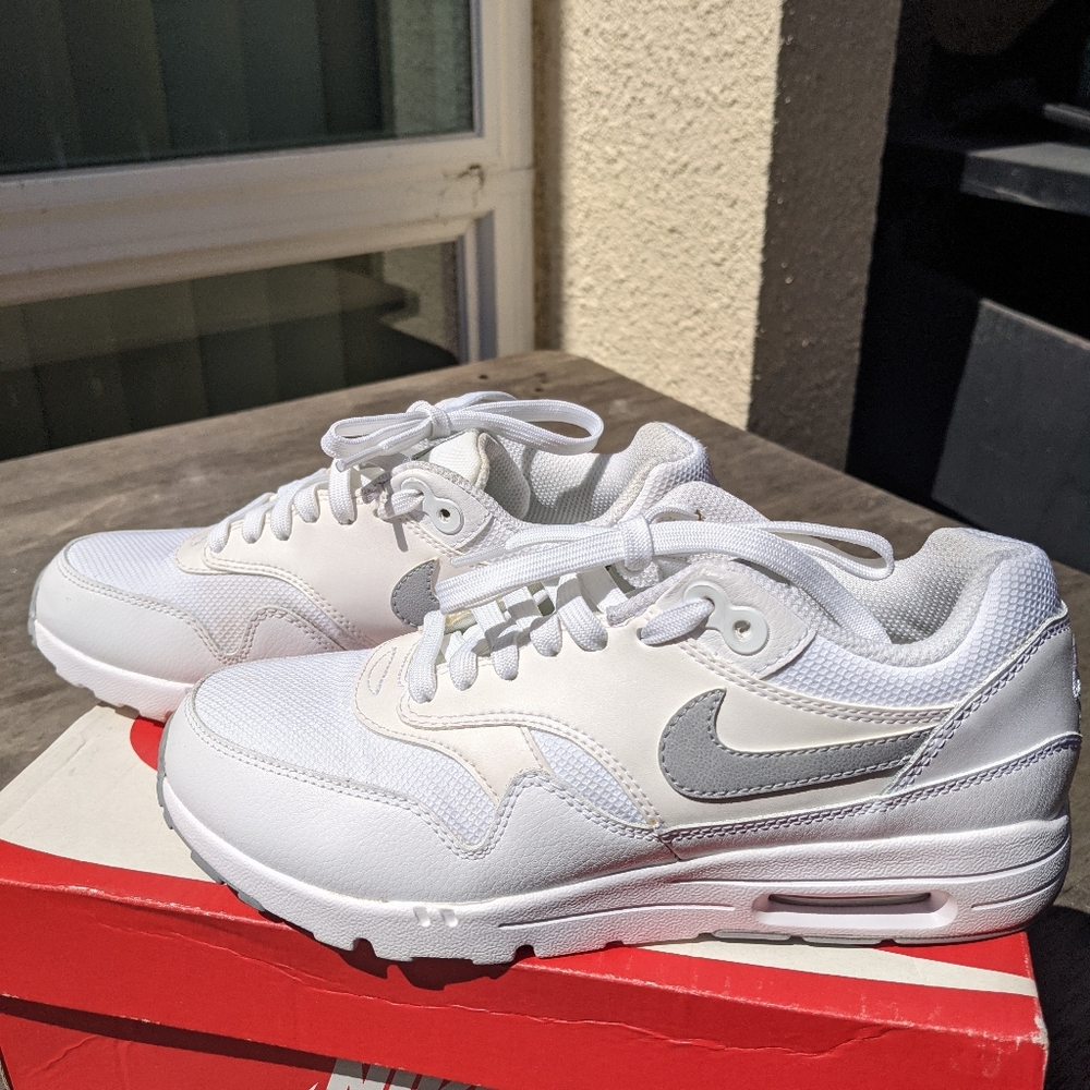 Nike Air Max White 6.5 w/ box